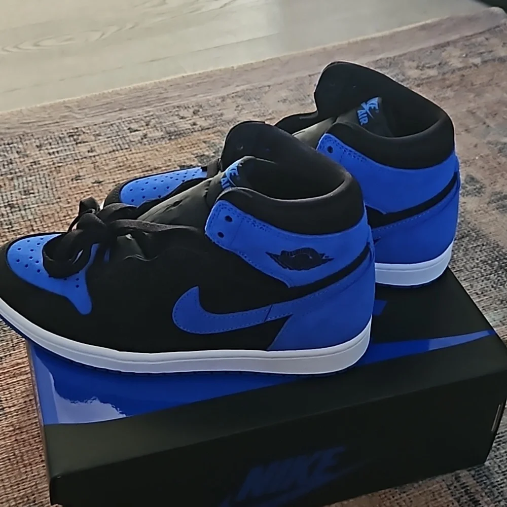 Dead Stock Air Jordan 1 Retro High OG  Royal Reimagined DZ5485 042 Size 8 - Picture 3 of 10